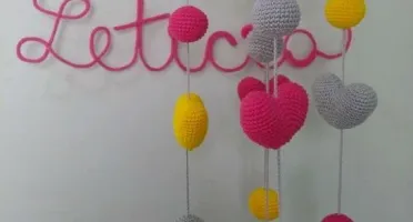 Mobile de Corações e Bolinhas em Crochê 3D