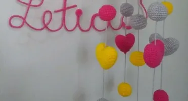 Mobile de Corações e Bolinhas em Crochê 3D