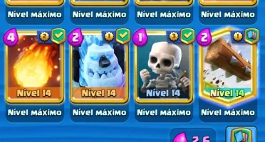Conta CR lvl 13 com 11 passes royales e 2.6 full