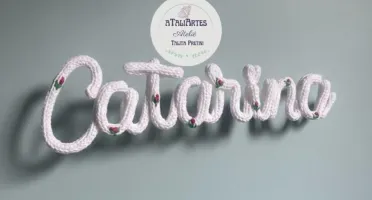 Porta Maternidade Nome com Bordado personalizado em tricotin