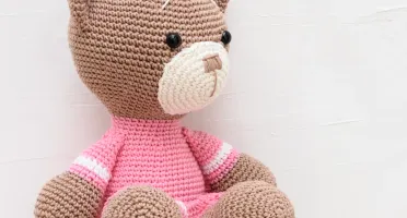 Ursa Amigurumi Crochê com Vestido Rosa