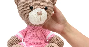 Ursa Amigurumi Crochê com Vestido Rosa