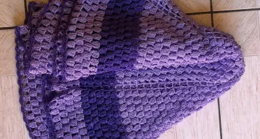 Toalha de Mesa Redonda Crochê 110cm Roxa e Lilás