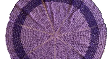Toalha de Mesa Redonda Crochê 110cm Roxa e Lilás