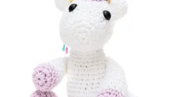 Mini Unicórnio Sentado em Amigurumi