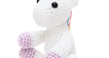 Mini Unicórnio Sentado em Amigurumi