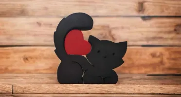 Gato Decorativo com Coração em Impressão 3D