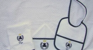 Kit Toalha com Capuz, Boca, Babador e Embalagem