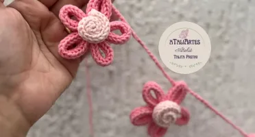 Varal de Flores Personalizadas em Tricotin