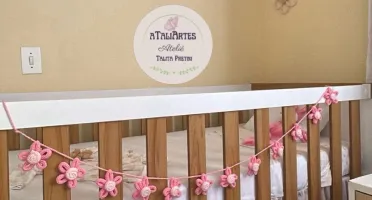 Varal de Flores Personalizadas em Tricotin