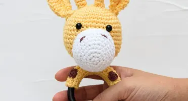 Chocalho Girafa Grande em Amigurumi