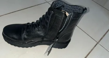 Vendo Bota Vittal Preta em Couro