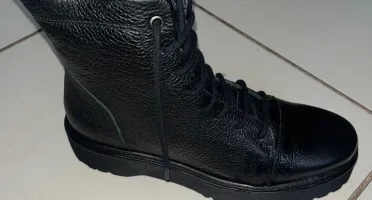 Vendo Bota Vittal Preta em Couro