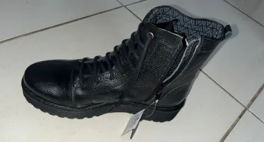 Vendo Bota Vittal Preta em Couro