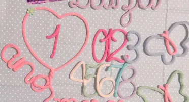 Kit Mêsversário Borboletas + nome Personalizado Tricotin