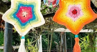 Varal de Estrelas Multicoloridas em Crochê