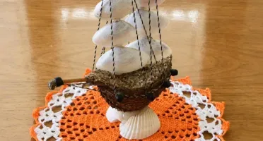 Toalhinha Laranja e Branca em Crochê