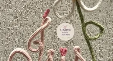 Porta Maternidade Nome com Flor em Tricotin