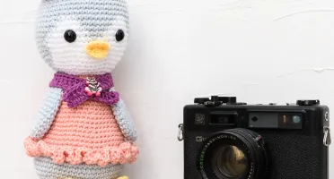 Pinguim de Boina Lilás em Amigurumi