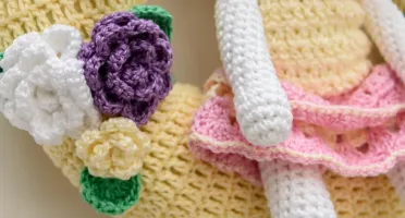 Guirlanda Coelhinha de vestido em amigurumi
