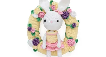 Guirlanda Coelhinha de vestido em amigurumi