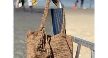 Bolsa de praia de crochê com barbante e bolsos internos