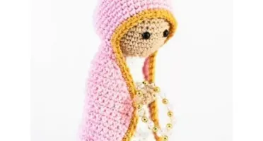 Nossa Senhora em Amigurumi Rosa