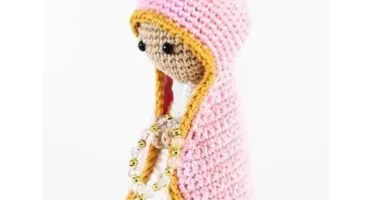 Nossa Senhora em Amigurumi Rosa