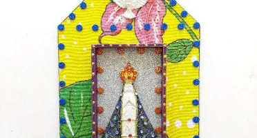 Capelinha de Madeira e Chita "N. S. Aparecida"
