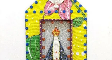 Capelinha de Madeira e Chita "N. S. Aparecida"