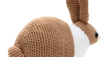 Coelho holandês fofo em amigurumi