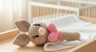 Chocalho Bastão Coelhinho Amigurumi