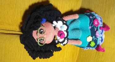 Boneca Mirabel