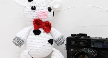 Vaca com Gravata em Crochê Amigurumi