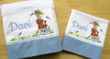 Kit Bebê com Toalha de Banho e Toalha de Mão