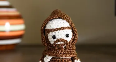 Mini São Francisco de Assis em amigurumi