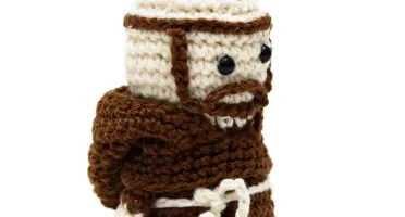 Mini São Francisco de Assis em amigurumi