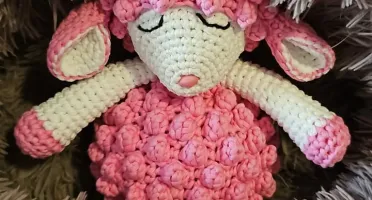 Carneirinho Pipoca Rosa Chiclete - feito a mão, crochet,
