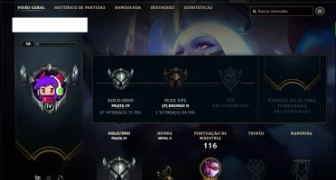 Conta prata 4 com 15 skins e 42 champs