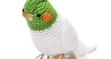 Calopsita verde em amigurumi