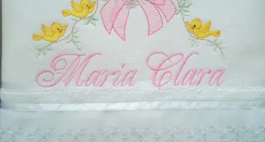 Toalha de Banho com Bordado Inglês 70 × 140 cm