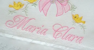 Toalha de Banho com Bordado Inglês 70 × 140 cm