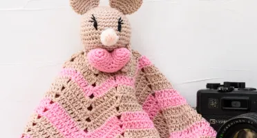 Naninha Coelho Rosa Coração Amigurumi