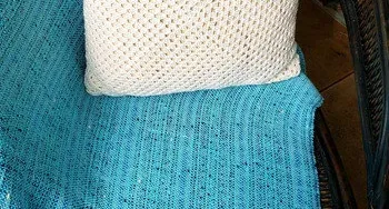 Capa de Almofada Multicolor em Crochê