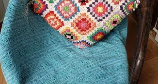 Capa de Almofada Multicolor em Crochê