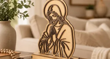 Escultura Jesus Orando em MDF 21 x 14 cm
