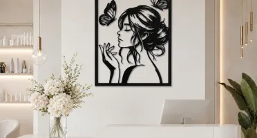 Quadro Mulher com Borboletas em MDF Preto 40 x 30 cm