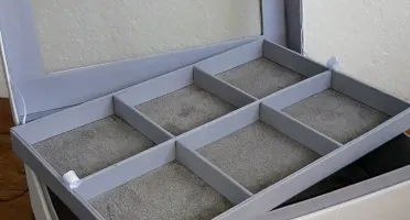 Porta-Joias Branco e Cinza de 5 Andares com Visor