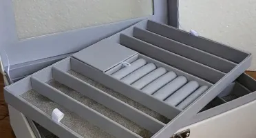 Porta-Joias Branco e Cinza de 5 Andares com Visor