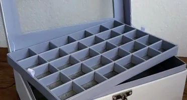 Porta-Joias Branco e Cinza de 5 Andares com Visor